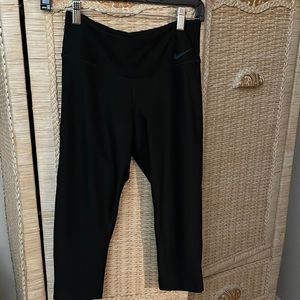 Nike dri fit 3/4 capri leggings